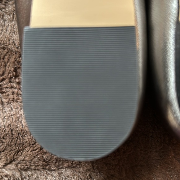 NWOB TALBOTS Ryan Quilted Metallic Silver Leather Flats Sz 6 - Picture 10 of 12